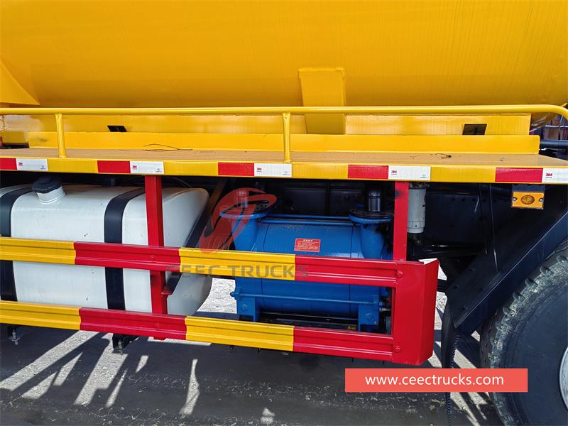 FAW RHD 25,000L Vacuum Suction Tanker Trcuk FAW RHD 25,000L Vacuum Suction Tanker Trcuk