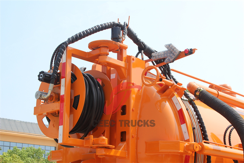 Isuzu FVR GIGA combined jetting truck Isuzu FVR GIGA combined jetting truck