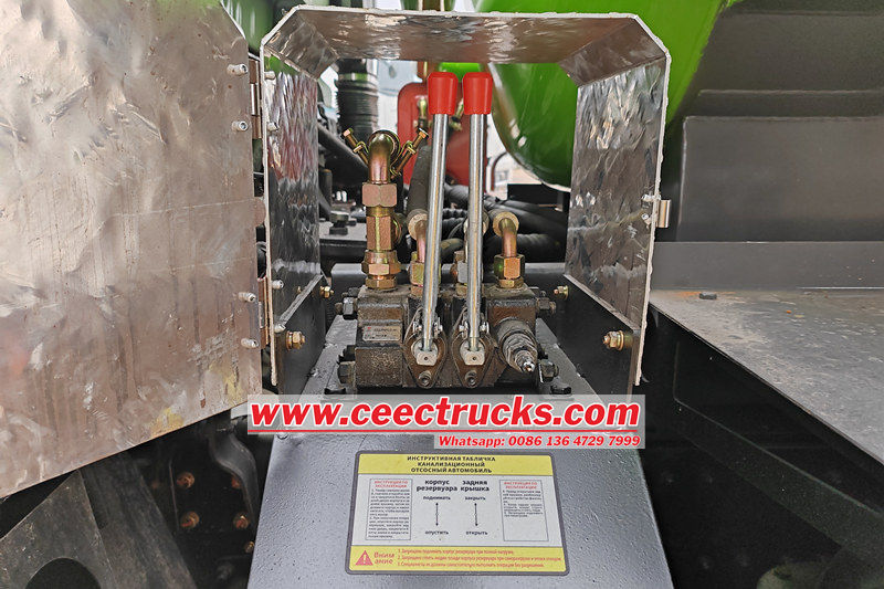 Isuzu jetting vacuum truck