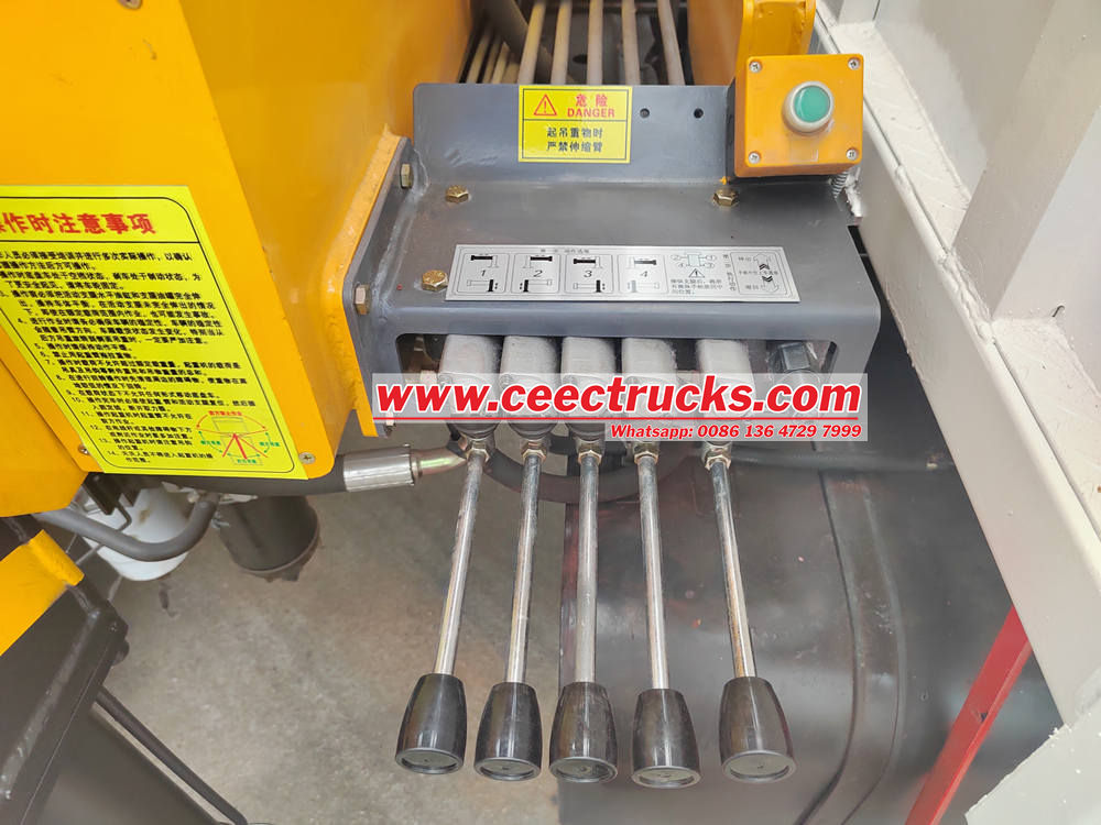 Isuzu hydraulic crane telescopic boom