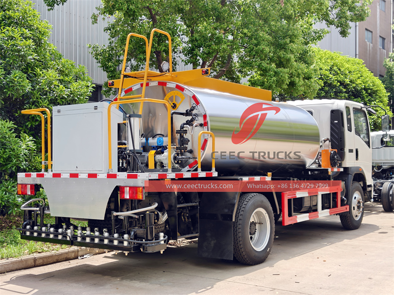 Howo bitumen sprayer truck