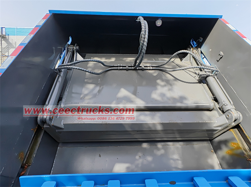 JAW 4X4 all-wheel drive right-hand drive compression garbage truck JAW 4X4 all-wheel drive right-hand drive compression garbage truck