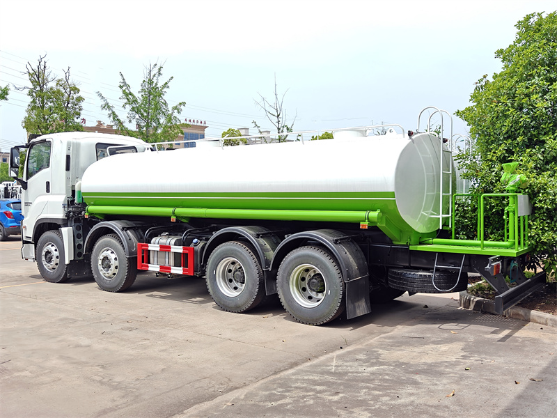 Isuzu GIGA heavy-duty 20000L water tank truck
