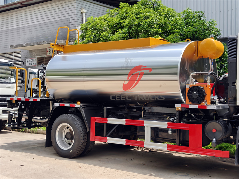 Howo bitumen sprayer truck