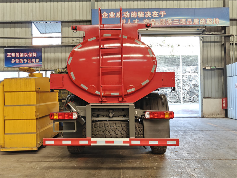 Howo 4X4 mining water tank truck