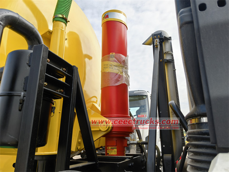 Vacuum gauge with pressure relief valve