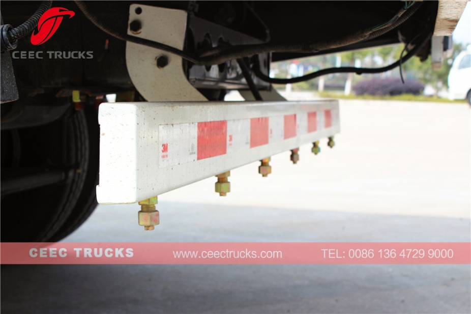 รถบรรทุกกวาดถนนดูดฝุ่น Dongfeng 5000L