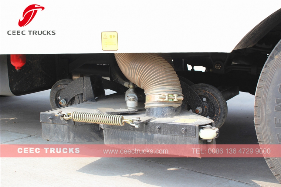 รถบรรทุกกวาดถนนดูดฝุ่น Dongfeng 5000L