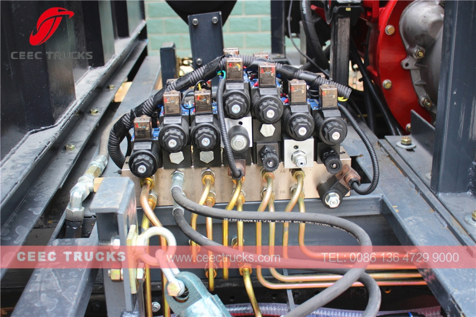 รถบรรทุกกวาดถนน Dongfeng 5CBM