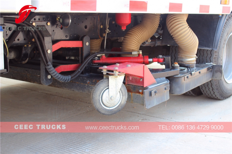 รถกวาดถนนดูดฝุ่น ISUZU 5 CBM