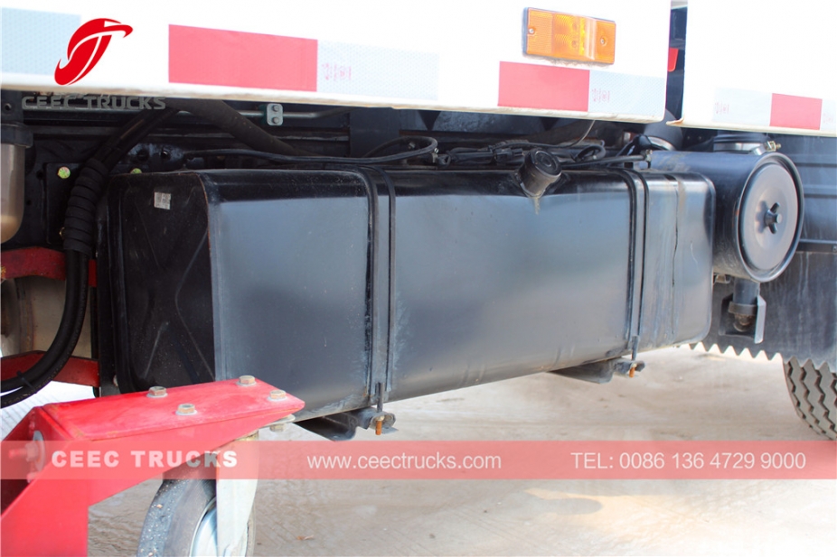 รถกวาดถนนดูดฝุ่น ISUZU 5 CBM