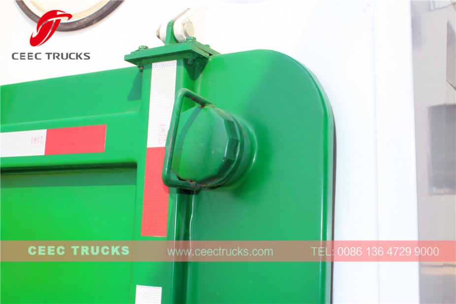 รถกวาดถนนดูดฝุ่น ISUZU 5 CBM