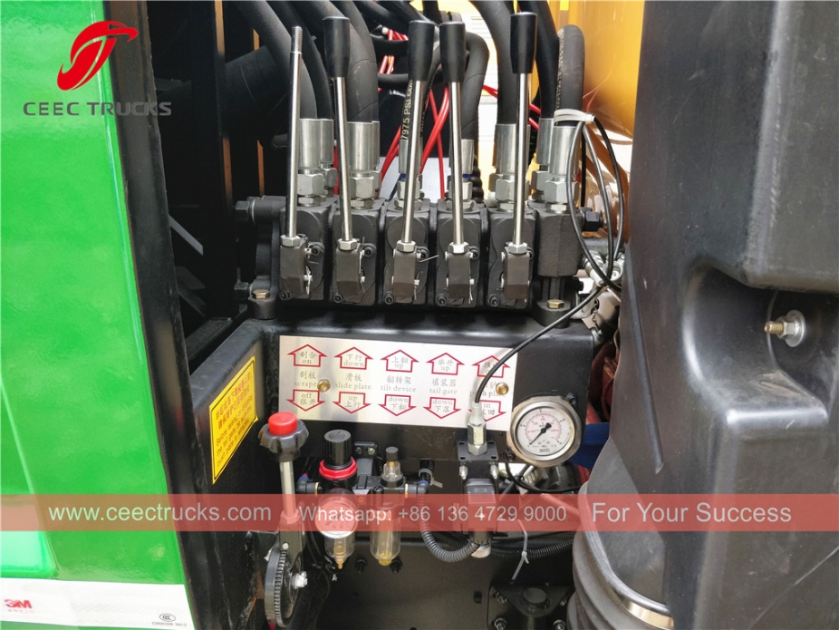 รถบรรทุกบดอัด HOWO 8cbm RHD