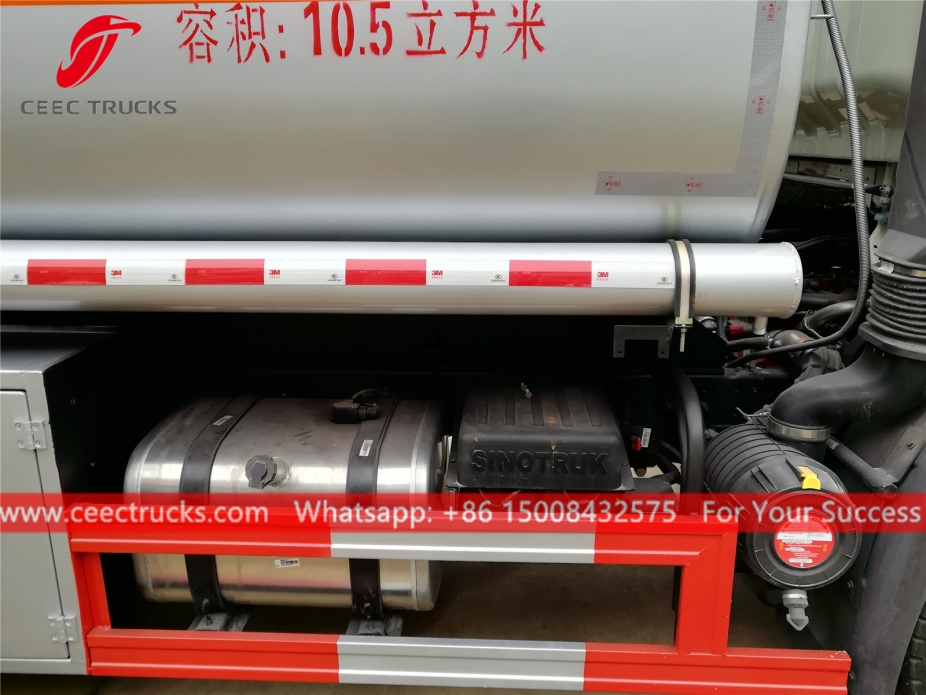 รถบรรทุกน้ำมัน HOWO ขนาด 10.5CBM