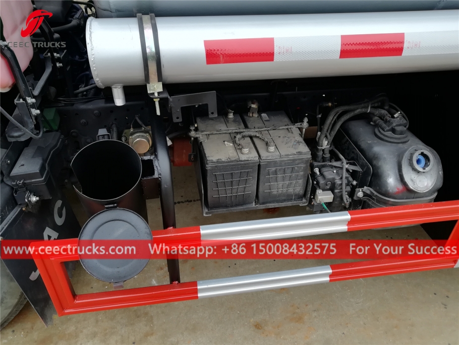 รถบรรทุกน้ำมัน JAC ขนาด 4.2CBM