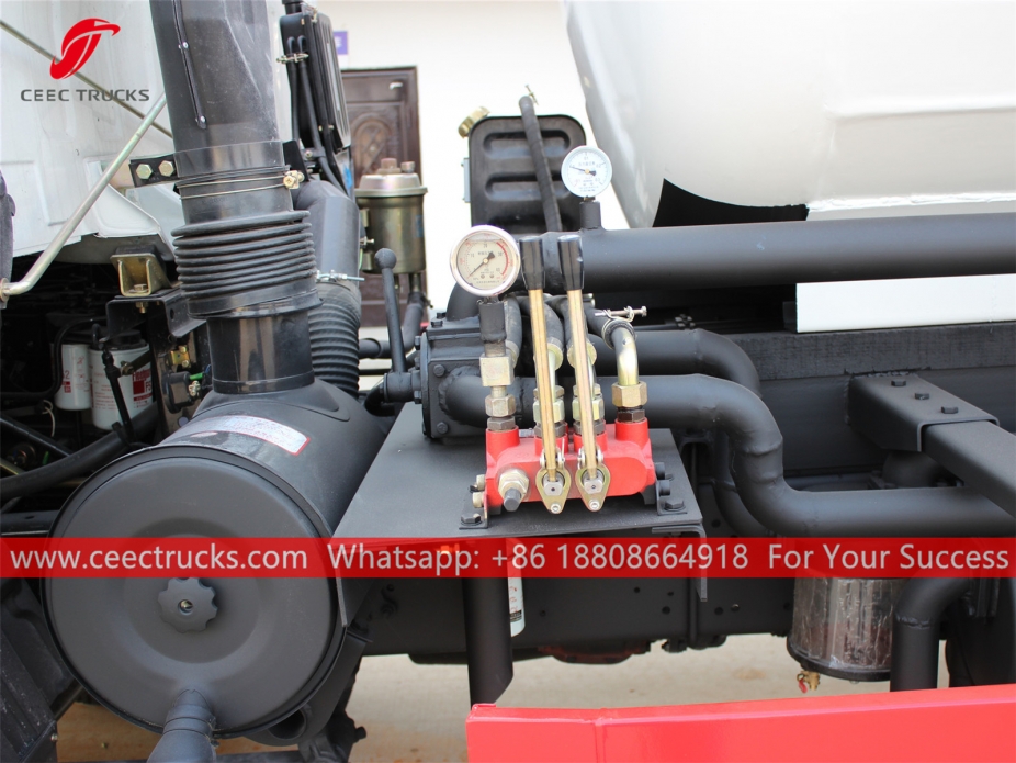 เรือบรรทุกน้ำมันดูดขนาด 10,000 ลิตร DongFeng