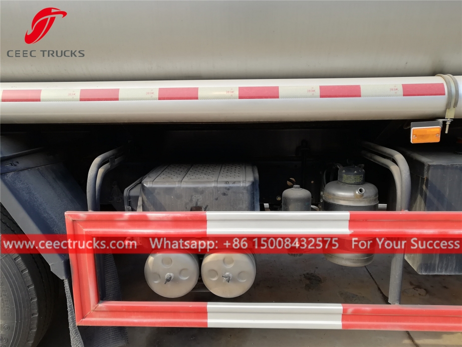 รถบรรทุกน้ำมัน FAW ขนาด 25,500 ลิตร