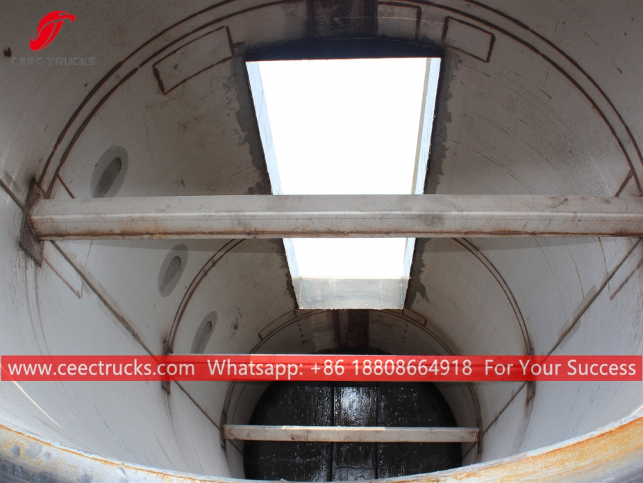 เรือบรรทุกน้ำมันดูดขนาด 20,000 ลิตร DongFeng