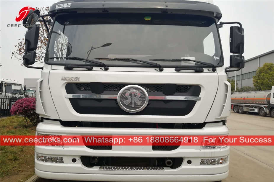 รถบรรทุกขนส่งน้ำมันเชื้อเพลิง SINOTRUK 8x4