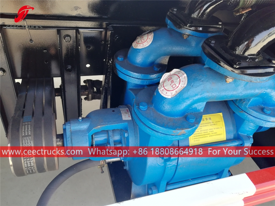 รถบรรทุกดูดส้วมขนาด 4,500 ลิตร DongFeng