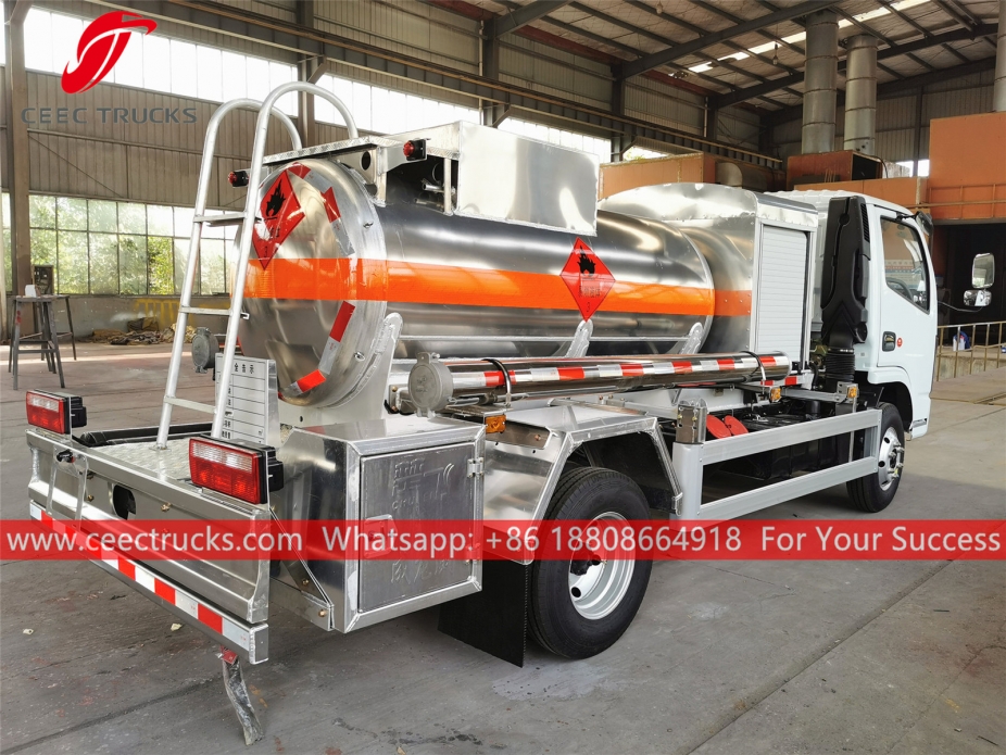 รถบรรทุกน้ำมัน 2CBM Dongfeng