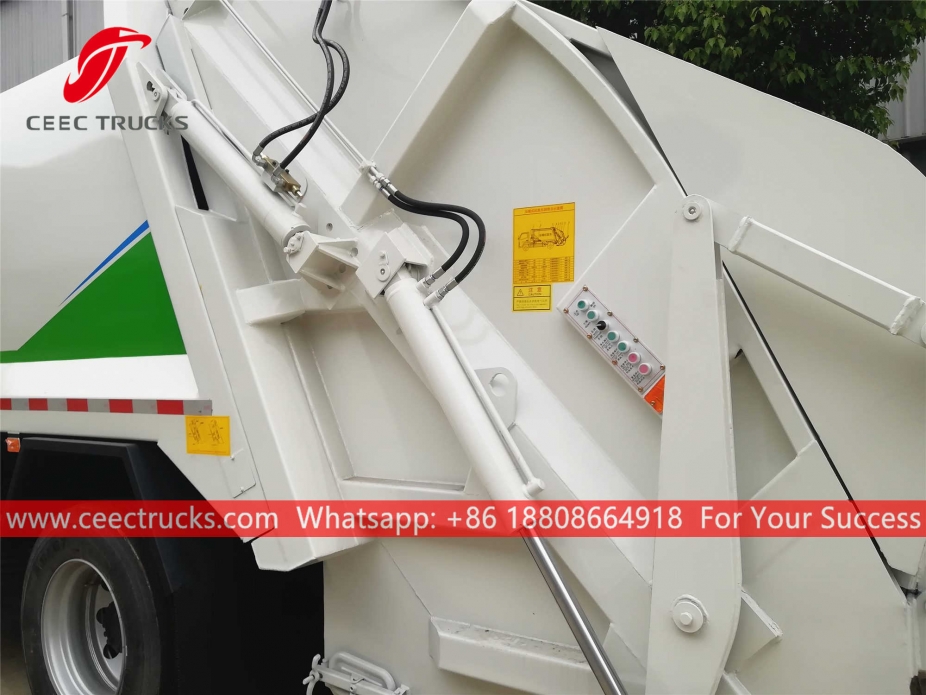 รถตักหลัง ISUZU 10CBM