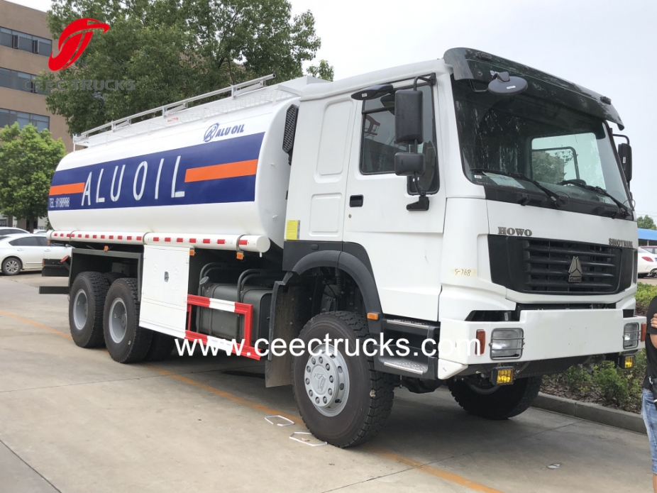 รถบรรทุก SINOTRUK HOWO 6X6 ขับเคลื่อนสี่ล้อ รถบรรทุกน้ำมัน รถบรรทุกน้ำมัน