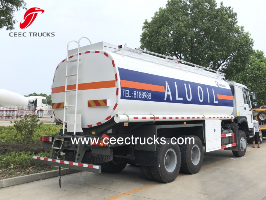 รถบรรทุก SINOTRUK HOWO 6X6 ขับเคลื่อนสี่ล้อ รถบรรทุกน้ำมัน รถบรรทุกน้ำมัน