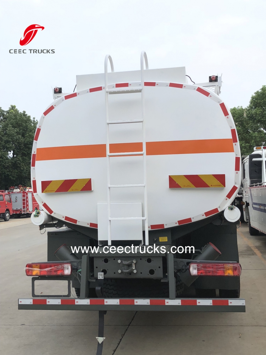 รถบรรทุก SINOTRUK HOWO 6X6 ขับเคลื่อนสี่ล้อ รถบรรทุกน้ำมัน รถบรรทุกน้ำมัน