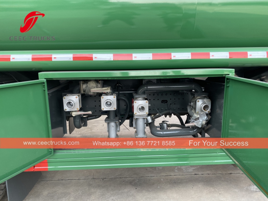 รถบรรทุกส่งน้ำมันเชื้อเพลิง SINOTRUK 8x4 30CBM