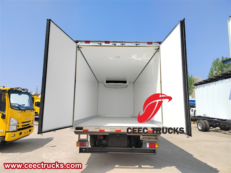 Isuzu NPR thermo king refrigerated truck