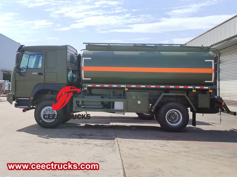 รถบรรทุกดีเซลเคลื่อนที่ทางทหาร Howo ขับเคลื่อน 4x4