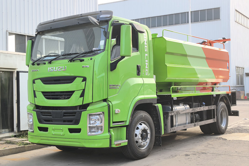 รถบรรทุกน้ำมันปั๊มรวมอีซูซุ RHD FVR