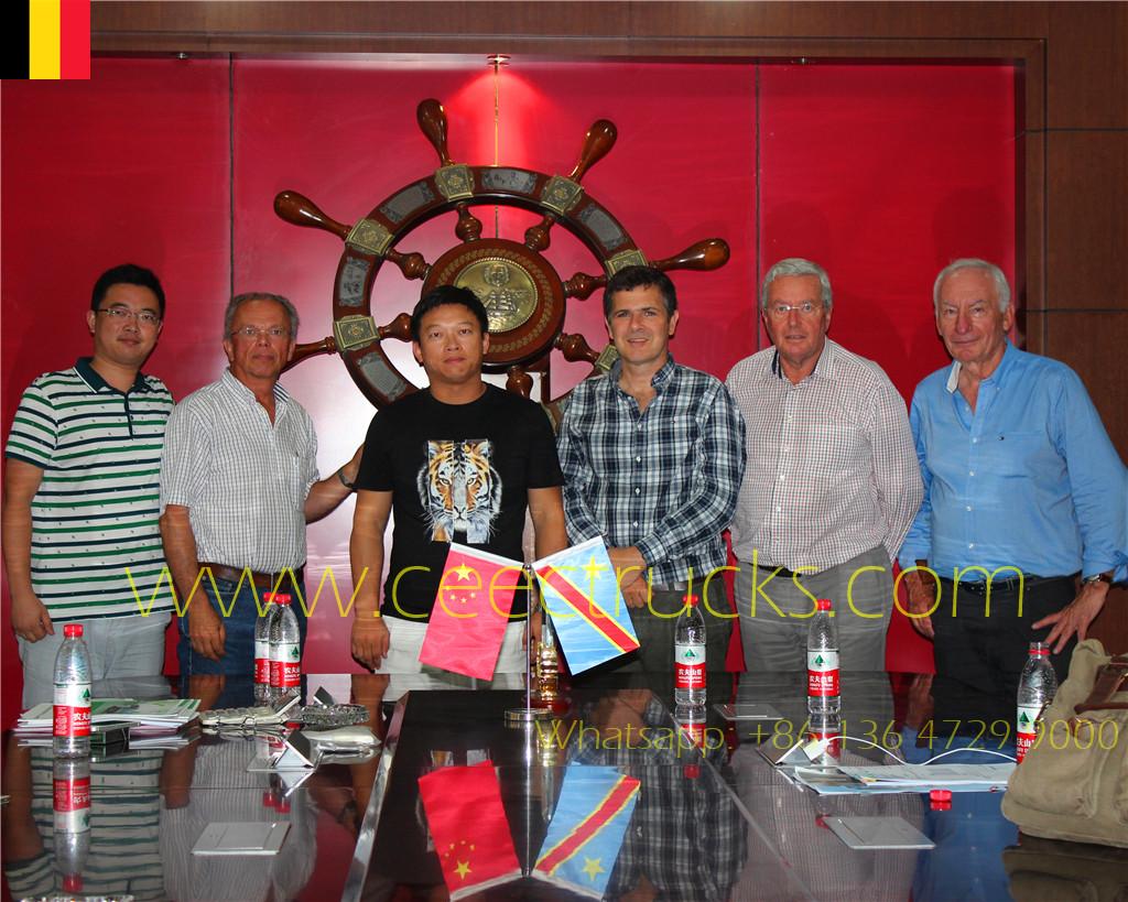 ลูกค้าชาวเบลเยียมมาเยี่ยมชมเราเพื่อซื้อรถบรรทุกพ่วง Beiben 2534 สำหรับโครงการประเทศคองโก